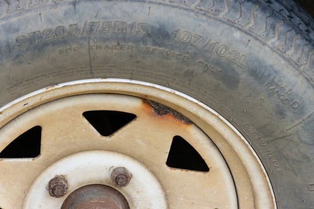 Photo of trailer tire rim defect with timestamp in app